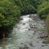 夏至 梅雨本番 増水した渓流