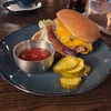 【Resy対応！】Knife Steakhouse：Tajima Wagyu Burgerは肉汁したたる脂の甘みのバーガーでした