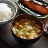 朝のお味噌汁は私たちの内臓をやさしく温めてくれて、身体全体の働きを整えてくれます