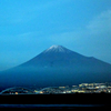 🗻新幹線中から夕方の富士山を撮影しました・・