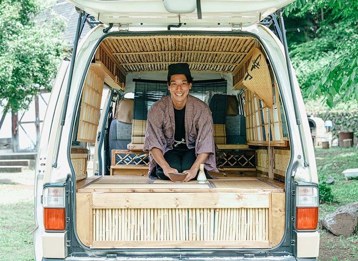 これが車内？ 畳・障子・竹の天井の「茶室バン」はどのようにして生まれたか