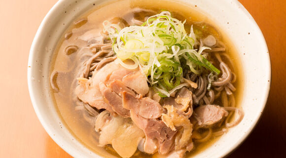 夏の冷やしグルメの傑作「つったい肉そば」に大衆食の原点を見た【東京ソバット団】 夏の冷やしグルメの傑作「つったい肉そば」に大衆食の原点を見た【東京ソバット団】