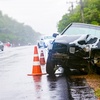 神奈川県内の有料道路で起きた事故がヤバすぎた！！青の車が猛スピード前を走行していた黒い車に追突で横転…