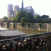 パリ　－セーヌの橋の上で愛を誓う