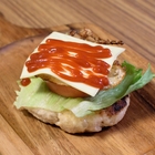 ひきたての鶏むね肉で低糖質、高タンパク「バンズなし鶏むねバーガー」に食欲を満たされた【オトコ中村】