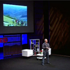 TEDとは世界の叡智が講演をおこなう極上のカンファレンスです。プレゼンの模様を録画した動画アーカイブ（TED Talks）は質も量も充実していますが、正直どれから見ていいものか迷ってしまうと思います。ここではTEDを初めて見るという方におすすめの10タイトルをご紹介します。