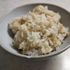 2種類の茶飯（緑茶ごはん、麦茶ごはん）を炊いてみました。