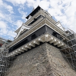 2019年の熊本城と熊本空港の全照明丸ボディエスカレーター