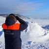 国後島　クルマ2台が雪で立ち往生　救助隊が救出