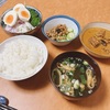 冷蔵庫のストック整理で、スリランカカレー、おくら納豆、生野菜で朝ご飯