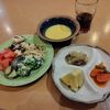 新しい美容院と八百屋とサラダバー。