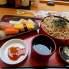 「和風レストランまるまつ 一番町店」のざるそば・すし五貫セット