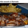 ポルトガル／スペイン肉料理２（世界の肉料理33）　子豚（正確には豚の乳飲み子）の丸焼きは，ポルトガル，スペインの伝統的肉料理ですが，Tasteatlasの肉料理ランキングでは，ポルトガルの子豚丸焼き（leitão）はかなり上位にランクされていますが，スペインの子豚丸焼き（lechón／cochinillo）は，余り高く評価されていません．ポルトガルのLeitãoでは，子豚は，通常，にんにく，白胡椒，塩，等の調味料で味付けされ，薪で焼くオーブンでローストされて独特の燻製風味が加わります．皮はパリパリに焼けて
