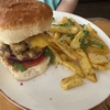 イスタンブール・タクシムでハンバーガーを食べるなら「Muaf Beyoğlu」｜お酒も楽しめる人気パブ