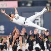  史上初の前年最下位から両リーグ優勝