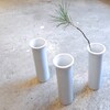 磁器の一輪挿し