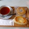 近所のカフェに行く