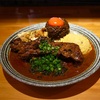荻窪の「吉田カレー」で甘口（従来の豚フルサイズ、ポテサラ、キャベツアチャール）。
