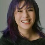楊千嬅 –「LIVE MY LIFE」歌詞，曲是“獻給每一個在紛擾中仍堅持做自己的人...”