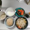 野菜味噌汁。茄子の浅漬け。レンチン目玉焼き。