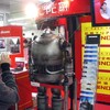 ドコモもアキバ駅でデータ通信CMのデモしてた。