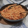 玉ねぎを飴色になるまで炒めたパスタのトマトソース