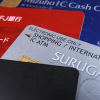 佐川急便やクロネコヤマトの代引きってクレジットカード払いできる 代引商品が届いた時に Visaカードやjcbカードが使えるか解説 クレジットカード の読みもの