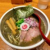 新宿の濃厚煮干しラーメン～鈴蘭～