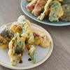 ランチョンミートと少ない油で衣モチモチ「揚げ焼き天ぷら」沖縄感あるおつまみレシピ