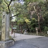 希望の光がさしてきました。行く道の先はスポットライトの当たったステージの様に光り輝いています。