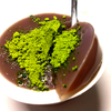 【実食レビュー】抹茶をかけて食べる斬新な水羊羹。『たねや』の「本生羊羹 抹茶（ほんなまようかん まっちゃ）」