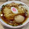 【今週のラーメン４７３３】 くじら食堂bazar 三鷹店 （東京・ＪＲ三鷹駅北口） 支那そばチャーシュー［肉別皿］＋ 味玉 ＋ サッポロラガービール 赤星 中瓶　〜肉を外して素拉麺！それでも質感キープの完成度！何気にハイグレード？なる三鷹支那そば！