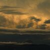 富士山の上の複雑な雲