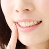 差し歯が取れたらどうする？原因と応急措置のポイント、治療方法は？