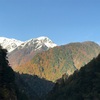 紅葉と雪山。黒部トロッコ電車と秘境の温泉ごくらく旅♪