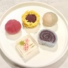 『とらや』3日間限定の土用餅と７月後期季節の生菓子。向日葵、巻水、水仙卯の花、若葉蔭、紅抓羊羹。