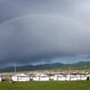 【中国絶景ニュース】チベット族のお祭りの朝、雨上がりに虹がさした