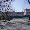 2024/03/18 西武立川・拝島散歩 03 こはけ橋・東京都水道局拝島線給水口/平和橋・拝島分水（表の川）取水口/横田1号踏切/四角柱上の胸像/拝島駅/日光橋