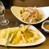 和食レストランでランチ　天ぷら盛り合わせ、大根サラダ、グラスワインも！