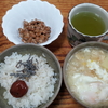 納豆と玉子の味噌汁と麦飯