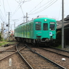 琴電平木駅でセブン・ イレブン広告電車と