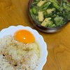 創味出汁卵かけ雑穀米とほうれん草と油揚げの味噌汁