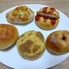 王子神谷駅　小さなかわいいパンが並ぶパン屋さん　シャロン（CHALON）