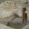 地下から発見されたイエスの家と墓？
