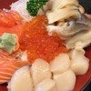 ふらっとみなと市場　名物の食べ比べ