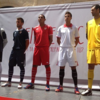 Ha presentado  las equipaciones 