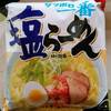 子供の頃はサッポロ１番の塩ラーメンをシャカシャカしておやつで食べていた。