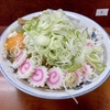 【今週のラーメン５５７９】珍々亭（東京・武蔵境）油そば なると盛 ネギ盛 生玉子　〜旨さ定番確実にして素朴な旨さ！シンプルさの中に具材で華やか！和みの油そば！