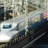 東京駅を後にするN700系新幹線