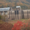 大野ダムと紅葉と山々